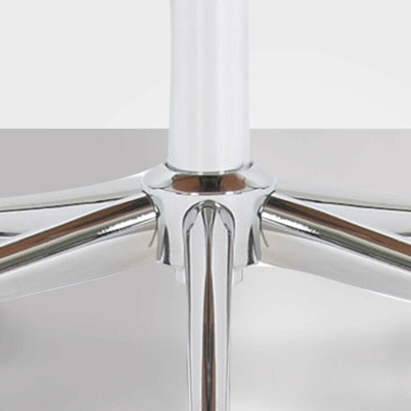 Ergonomisk kontorsstol i konstläder med valnötsfaner och gungmekanism