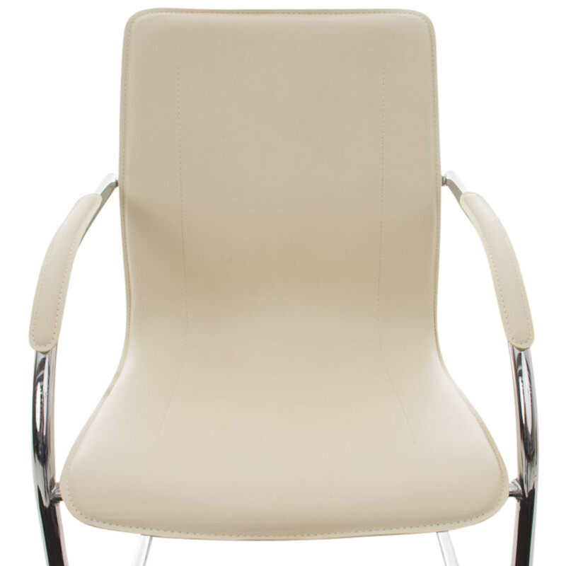 Bekväma konferensstolar i konstläder med kromad metallram