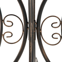 Charmigt trädgårdsbord i järn med nostalgisk design