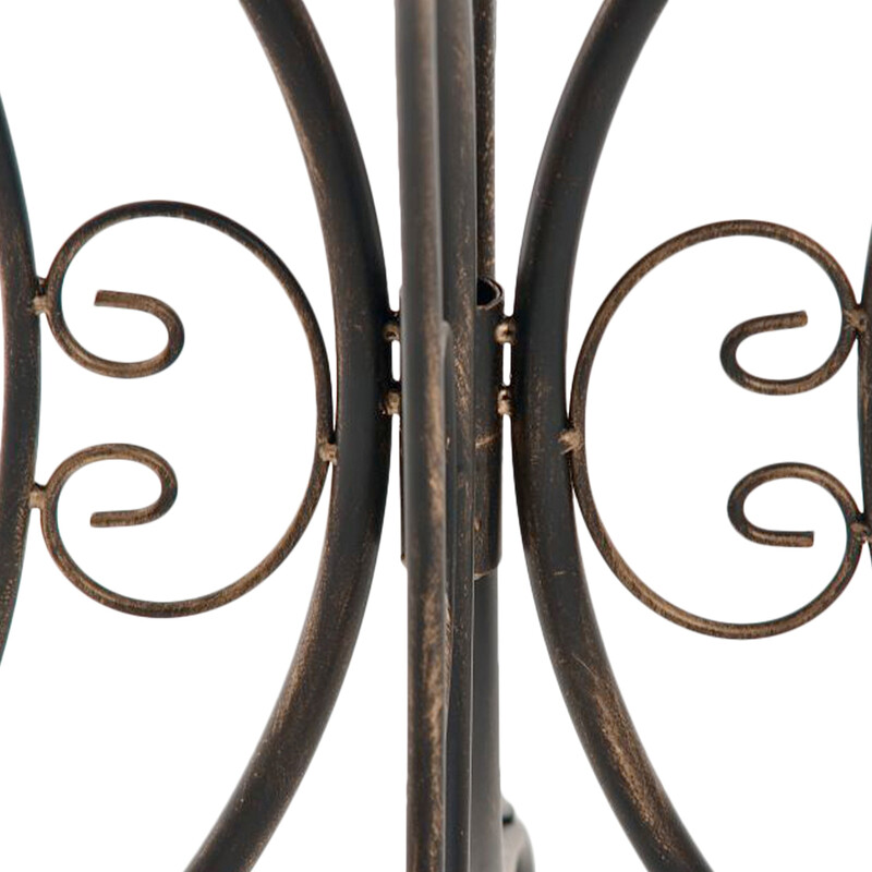 Charmigt trädgårdsbord i järn med nostalgisk design