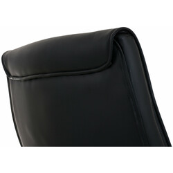 Lyxiga ergonomiska stolar med konstläder och kromdetaljer