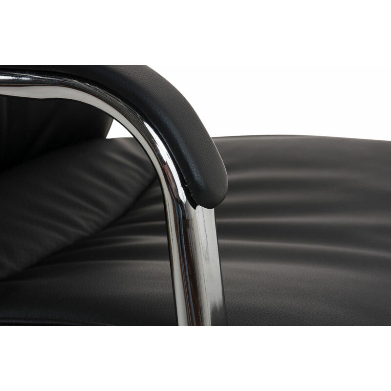 Lyxiga ergonomiska stolar med konstläder och kromdetaljer