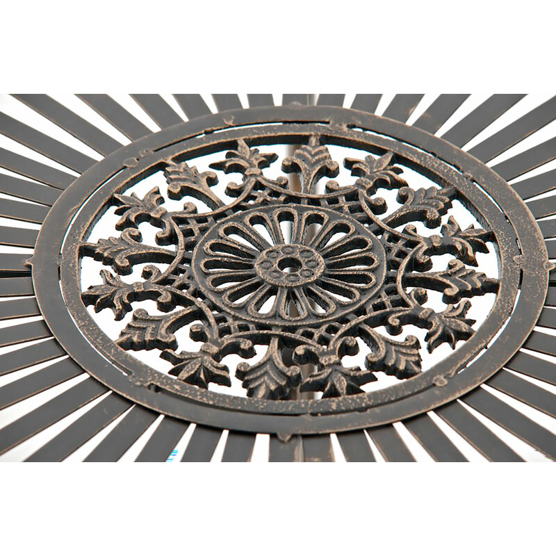 Nostalgiskt handgjort järnbord med antikpatina för trädgård