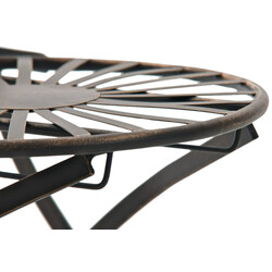 Nostalgiska handgjorda järnstolar med antikpatina för trädgård