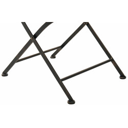 Nostalgiska handgjorda järnstolar med antikpatina för trädgård