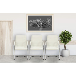 Bekväm besöksstol i konstläder med metallram