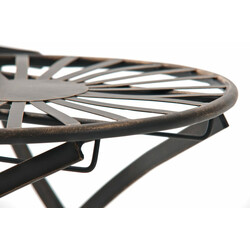 Nostalgisk handgjord trädgårdsstol i järn med antik patina