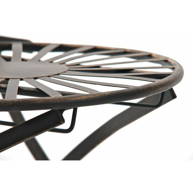 Nostalgisk handgjord trädgårdsstol i järn med antik patina