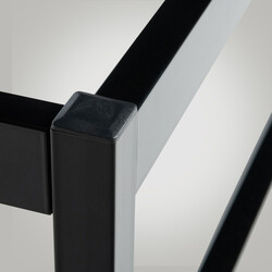 Modern metallsäng med förvaring och minimalistisk design