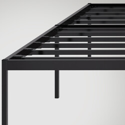 Stabil stålram sängstomme med förvaringsutrymme och golvskydd