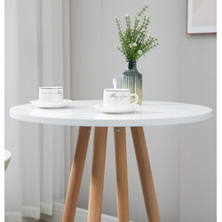 Elegant skandinaviskt ståbord med bokträben och MDF-skiva