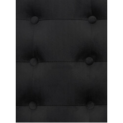 Lyxig fåtölj i sammet med stabil metallram