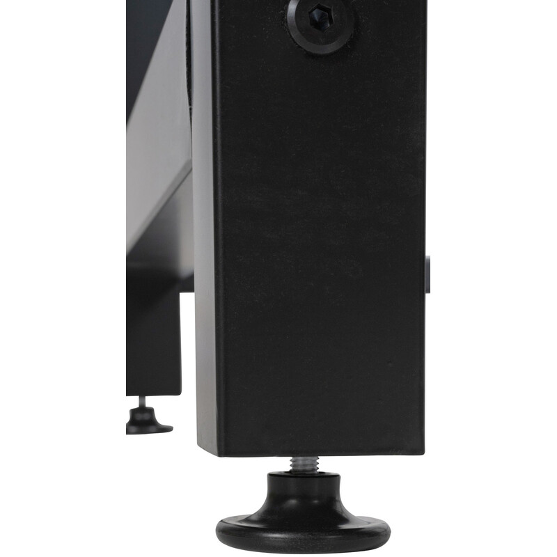 Praktiskt tvättmaskinsstativ med robust konstruktion och justerbara fötter