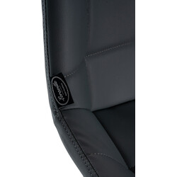 Elegant och stabil barstol med quiltad klädsel