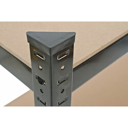 Robust och mångsidigt hyllsystem med justerbara hyllplan