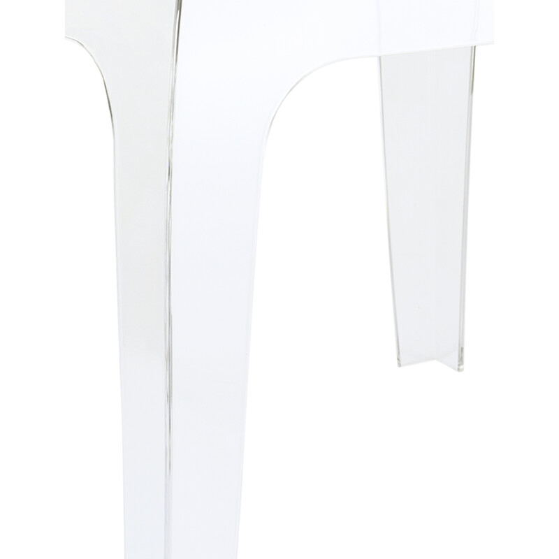 Elegant och hållbart utomhussidobord i väderbeständig polykarbonat