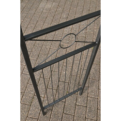 Justerbar rosbåge med hållbar pulverlackering och dekorativa detaljer