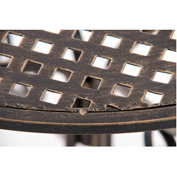 Nostalgiskt handgjort trädgårdsbord i antik stil av järn