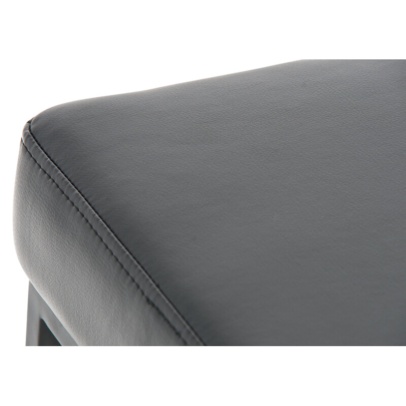 Barstol i konstläder med hållbar metallstomme