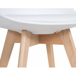 Lätt och robust stol med ergonomisk design