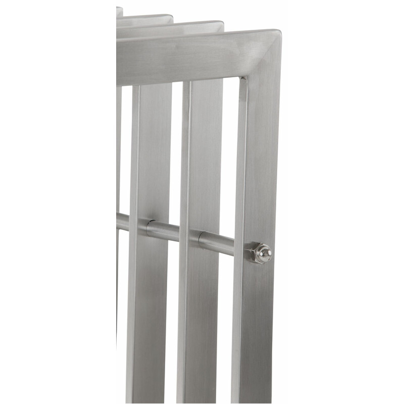 Handgjord vedställning i rostfritt stål med ribbad design