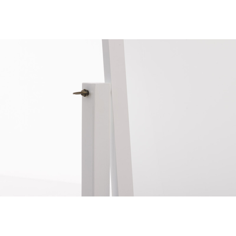 Elegant dekorativ spegel i antik stil med träram