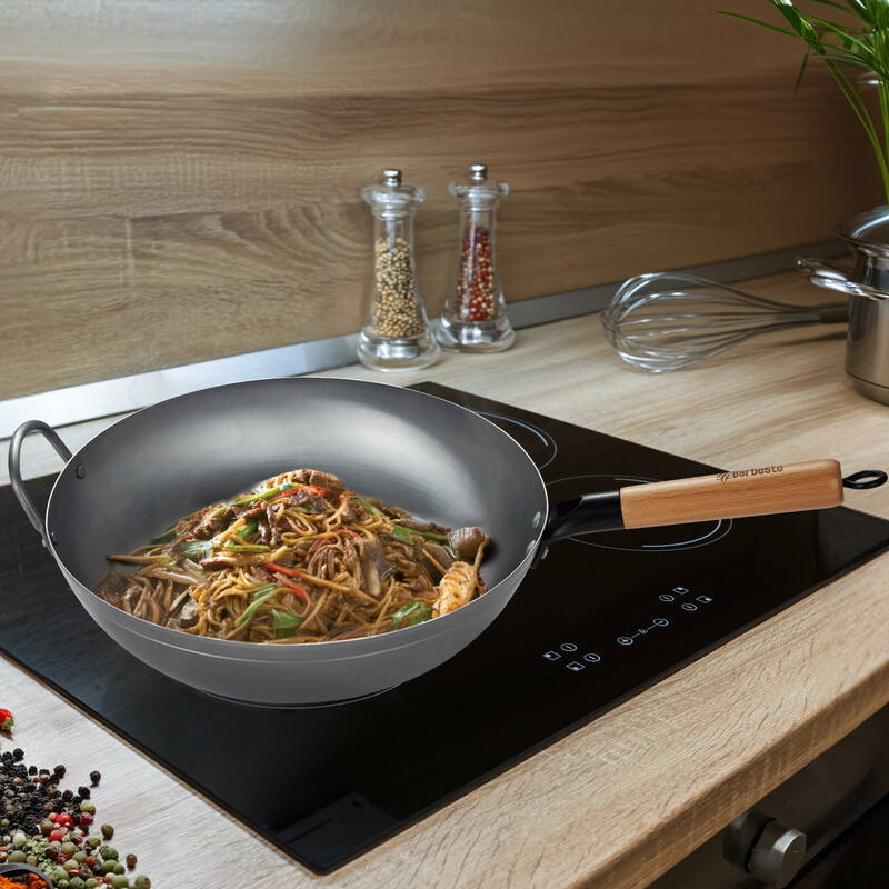 Mångsidigt wok-set med två kolstålwokar och tillbehör