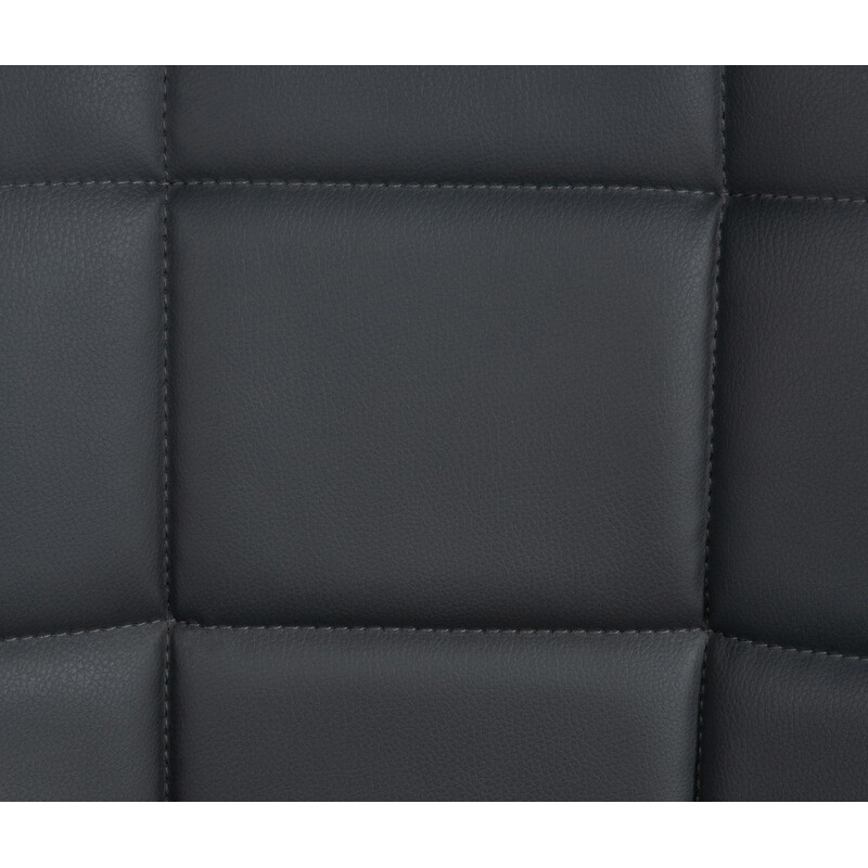 Modern matstol med vadderad sits och metallben