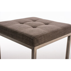 Bekväm stoppad pall med modern design och stålram