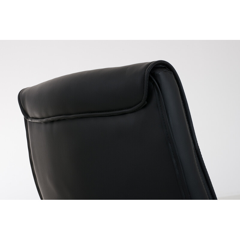 Elegant modern besöksstol med hög rygg och konstläderklädsel