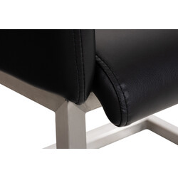 Magnus besöksstol i konstläder med gungfunktion och golvskydd