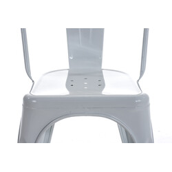 Stapelbar metallstol med hög rygg och lättskött yta