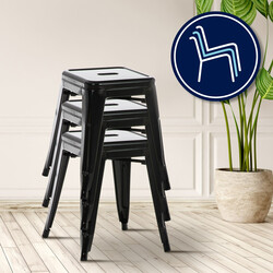 Klassisk stapelbar metallpall med industriell design