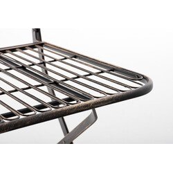 Nostalgisk handgjord trädgårdsstol i järn med antikpatina