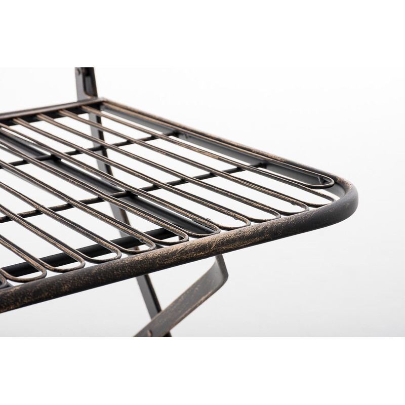 Nostalgisk handgjord trädgårdsstol i järn med antikpatina