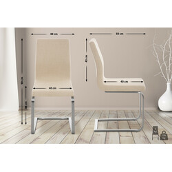 Elegant matstol i modern design med ergonomiskt ryggstöd