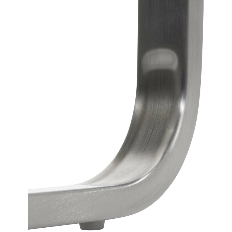 Elegant matstol i modern design med ergonomiskt ryggstöd