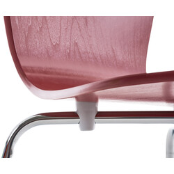 Stapelbar stol i trä och krom för kontor och evenemang