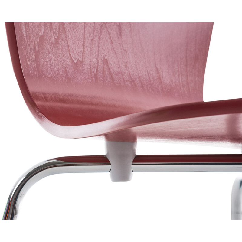 Stapelbar stol i trä och krom för kontor och evenemang