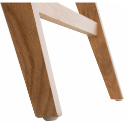 Modernt skrivbord med ekben och vit bordsskiva