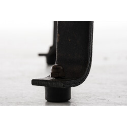 Justerbart ståbord i trä och stål för elegant inredning