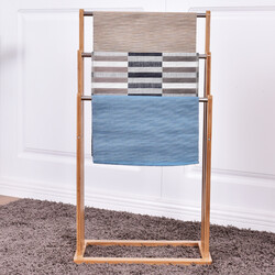 Fristående handdukshängare i bambu med tre stänger
