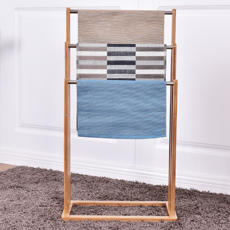 Fristående handdukshängare i bambu med tre stänger