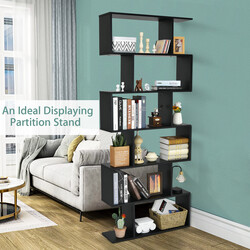 S-formad bokhylla med 6 nivåer i svart trä