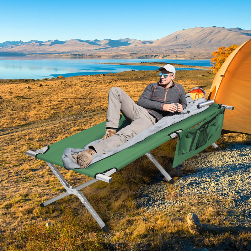 Hopfällbar grön campingsäng med sidoficka och bärväska