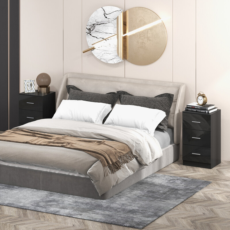 Svart sängbord med 3 lådor och metallhandtag