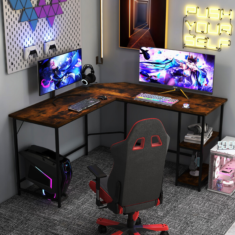 L-format skrivbord med hyllor i brunt och svart