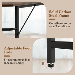 L-format skrivbord med hyllor i brunt och svart