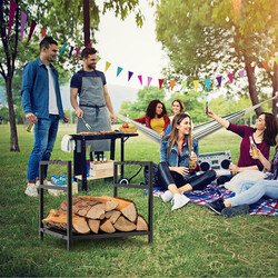 Vedställ i metall med bottenplatta och handtag för stabil och elegant vedförvaring