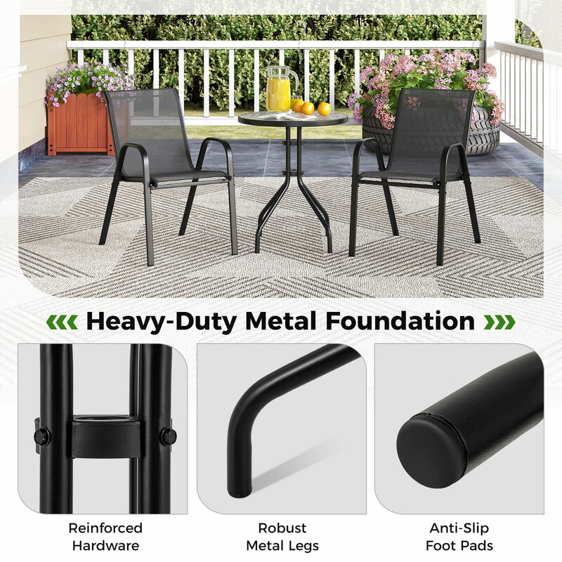 Balkongmöbelset i grått med bistrobord och två stapelbara stolar för utomhusbruk